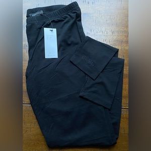 •NWT•BCBGMaxAria Black Logo Leggings